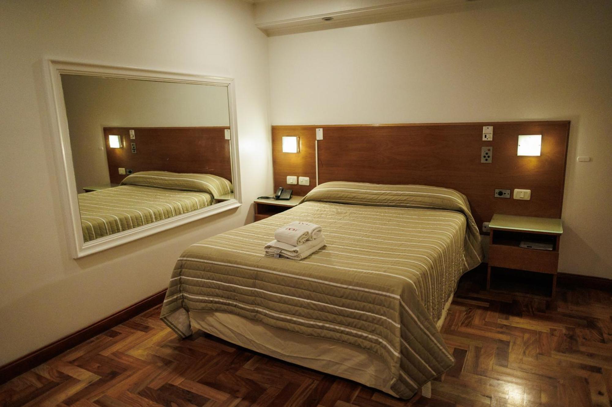 Hotel Petit コルドバ エクステリア 写真